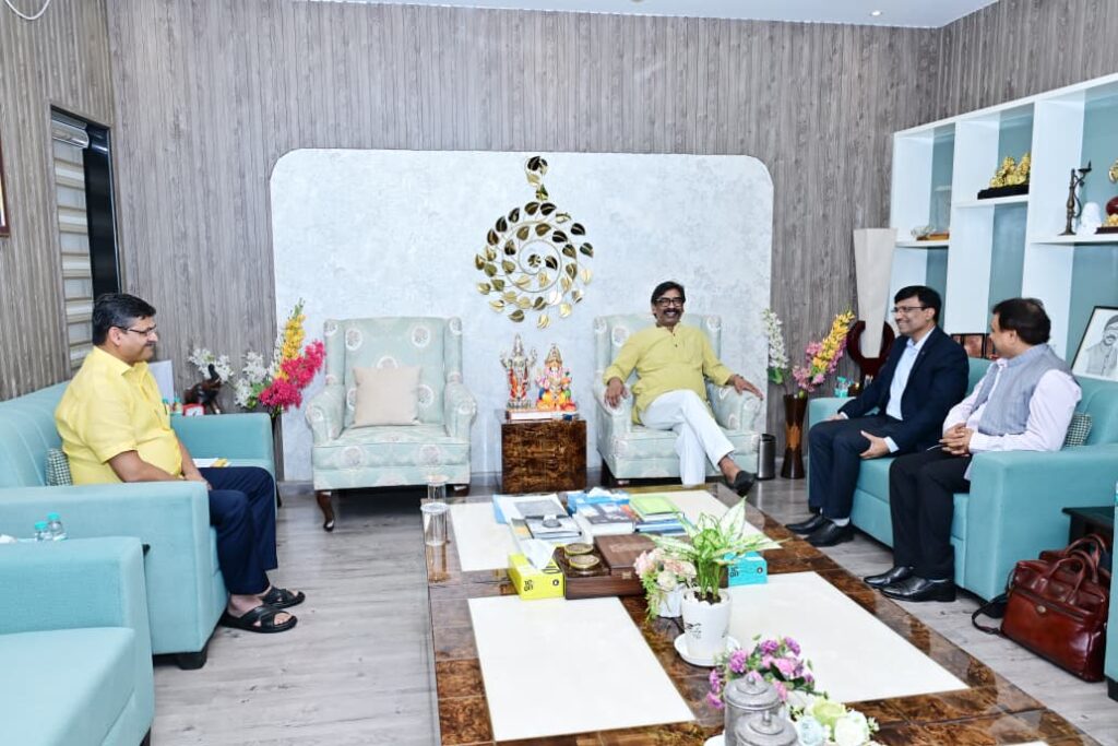 Jharkhand News : मुख्यमंत्री हेमन्त सोरेन से SAIL के CMD डॉ. अशोक कुमार पांडा ने की शिष्टाचार मुलाकात, झारखंड के औद्योगिक विकास पर हुई चर्चा 1