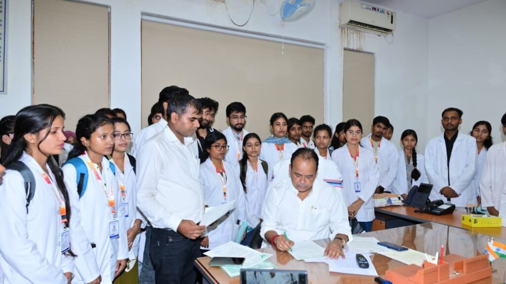 Jharkhand News : रांची में स्वास्थ्य मंत्री डॉ. इरफान अंसारी ने पैरामेडिकल छात्रों की सुनीं समस्याएं, पैरामेडिकल छात्रों की समस्याओं पर तत्काल कार्रवाई के निर्देश 2 Jharkhand News : रांची में स्वास्थ्य मंत्री डॉ. इरफान अंसारी ने पैरामेडिकल छात्रों की सुनीं समस्याएं, पैरामेडिकल छात्रों की समस्याओं पर तत्काल कार्रवाई के निर्देश 2
