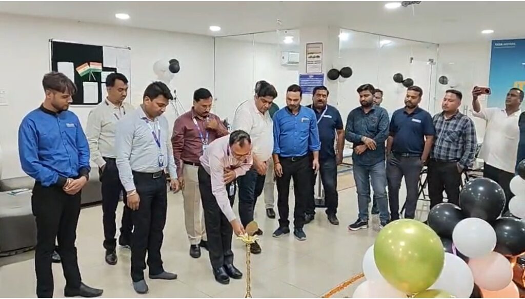 Tata Tiago EV Launch : झुमरीतिलैया में लॉन्च हुई Tata Tiago EV, 5-स्टार सेफ्टी रेटिंग और 6 एयरबैग के साथ इलेक्ट्रिक कार ने मचाई हलचल 1 Tata Tiago EV Launch : झुमरीतिलैया में लॉन्च हुई Tata Tiago EV, 5-स्टार सेफ्टी रेटिंग और 6 एयरबैग के साथ इलेक्ट्रिक कार ने मचाई हलचल 1