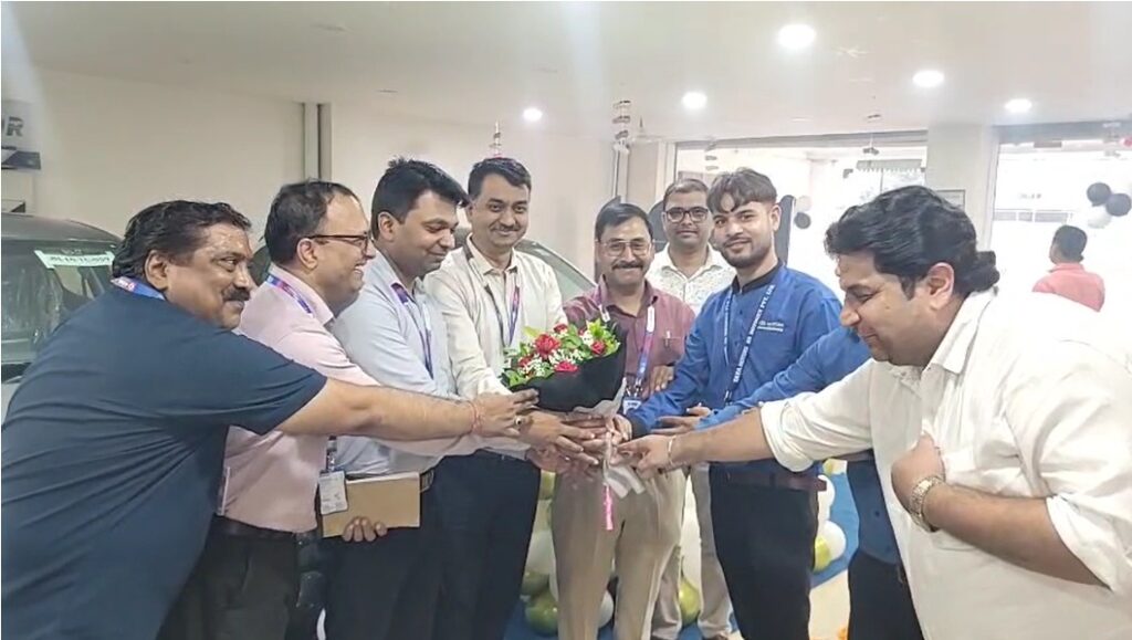 Tata Tiago EV Launch : झुमरीतिलैया में लॉन्च हुई Tata Tiago EV, 5-स्टार सेफ्टी रेटिंग और 6 एयरबैग के साथ इलेक्ट्रिक कार ने मचाई हलचल 2 Tata Tiago EV Launch : झुमरीतिलैया में लॉन्च हुई Tata Tiago EV, 5-स्टार सेफ्टी रेटिंग और 6 एयरबैग के साथ इलेक्ट्रिक कार ने मचाई हलचल 2