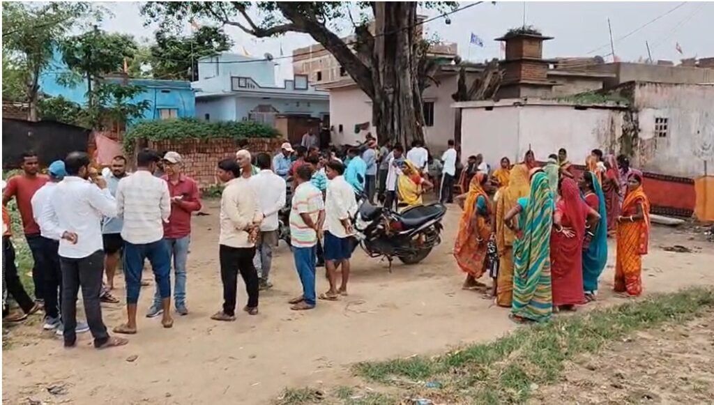 Koderma News : शादी के 2 महीने बाद चचेरे भाई संग भागने की कोशिश! नवविवाहिता बोली- 4 साल से करते हैं प्यार 1