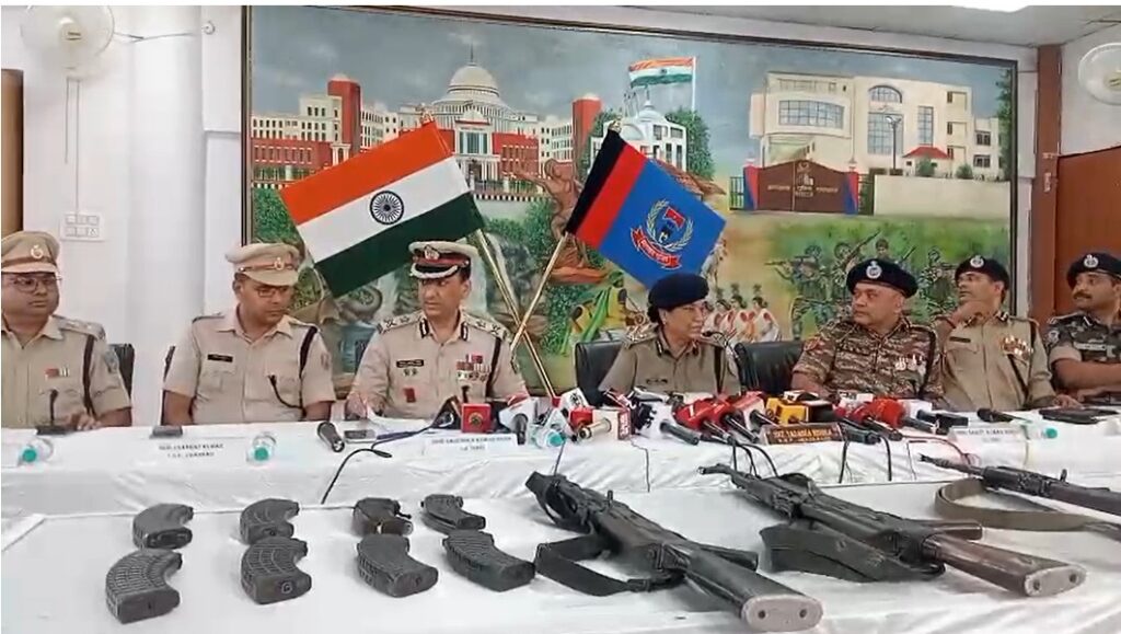 Jharkhand News : ऑपरेशन 'दौरा पहाड़' में झारखंड पुलिस की बड़ी सफलता, 2 करोड़ 20 लाख के इनामी माओवादी पोलित ब्यूरो सदस्य मिसिर बेसरा गिरफ्तार 1
