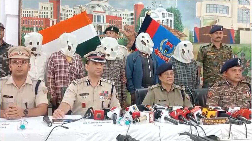 Jharkhand News : ऑपरेशन 'दौरा पहाड़' में झारखंड पुलिस की बड़ी सफलता, 2 करोड़ 20 लाख के इनामी माओवादी पोलित ब्यूरो सदस्य मिसिर बेसरा गिरफ्तार 2