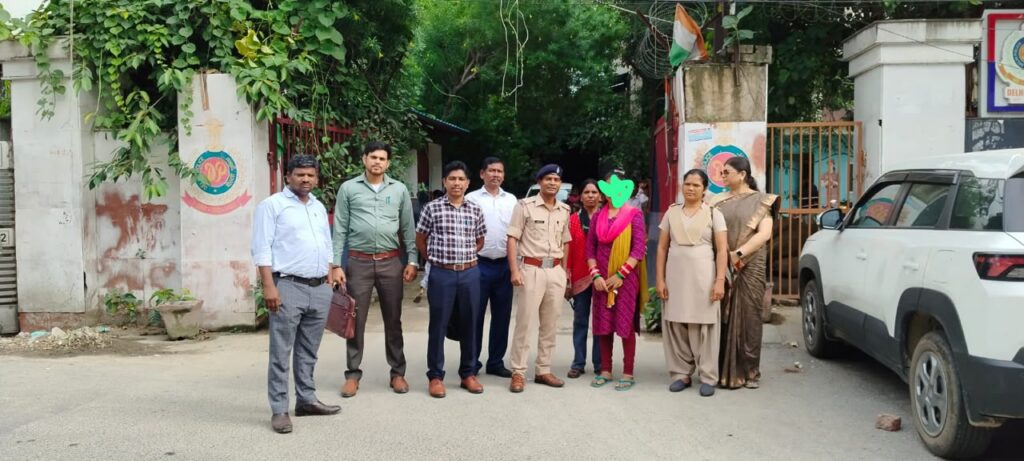 झारखंड की 16 वर्षीय किशोरी 6 साल बाद दिल्ली से रेस्क्यू, आधार में जन्मतिथि बदलकर नाबालिग को बनाया मानव तस्करी का शिकार 1