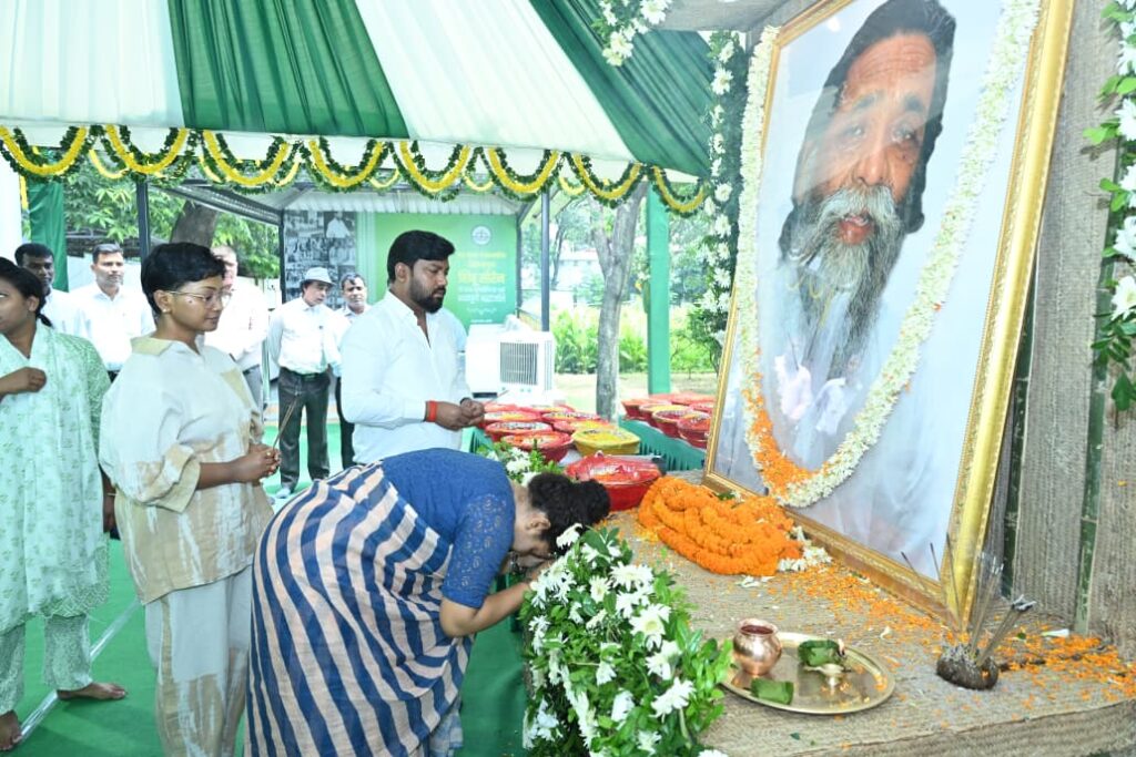 Jharkhand News : मुख्यमंत्री हेमन्त सोरेन ने पद्म भूषण से सम्मानित एवं दिशोम गुरु शिबू सोरेन की प्रथम पुण्यतिथि पर दी भावभीनी श्रद्धांजलि, संघर्ष और विचारों को बताया अमर 2 Jharkhand News : मुख्यमंत्री हेमन्त सोरेन ने पद्म भूषण से सम्मानित एवं दिशोम गुरु शिबू सोरेन की प्रथम पुण्यतिथि पर दी भावभीनी श्रद्धांजलि, संघर्ष और विचारों को बताया अमर 2