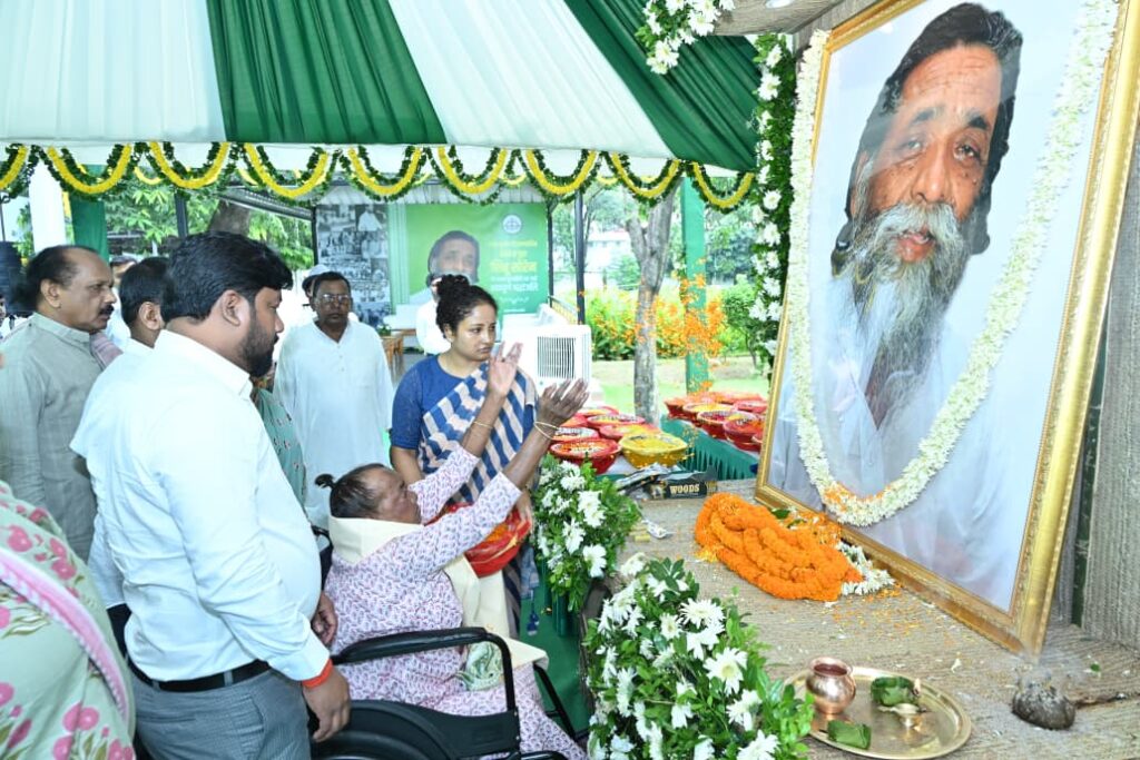 Jharkhand News : मुख्यमंत्री हेमन्त सोरेन ने पद्म भूषण से सम्मानित एवं दिशोम गुरु शिबू सोरेन की प्रथम पुण्यतिथि पर दी भावभीनी श्रद्धांजलि, संघर्ष और विचारों को बताया अमर 1 Jharkhand News : मुख्यमंत्री हेमन्त सोरेन ने पद्म भूषण से सम्मानित एवं दिशोम गुरु शिबू सोरेन की प्रथम पुण्यतिथि पर दी भावभीनी श्रद्धांजलि, संघर्ष और विचारों को बताया अमर 1