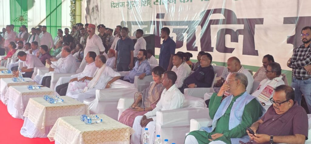 Jharkhand News : मुख्यमंत्री के विधानसभा क्षेत्र बरहेट में दिशोम गुरु शिबू सोरेन की आदमकद प्रतिमा का भव्य अनावरण, श्रद्धांजलि सभा में उमड़ा जनसैलाब 2