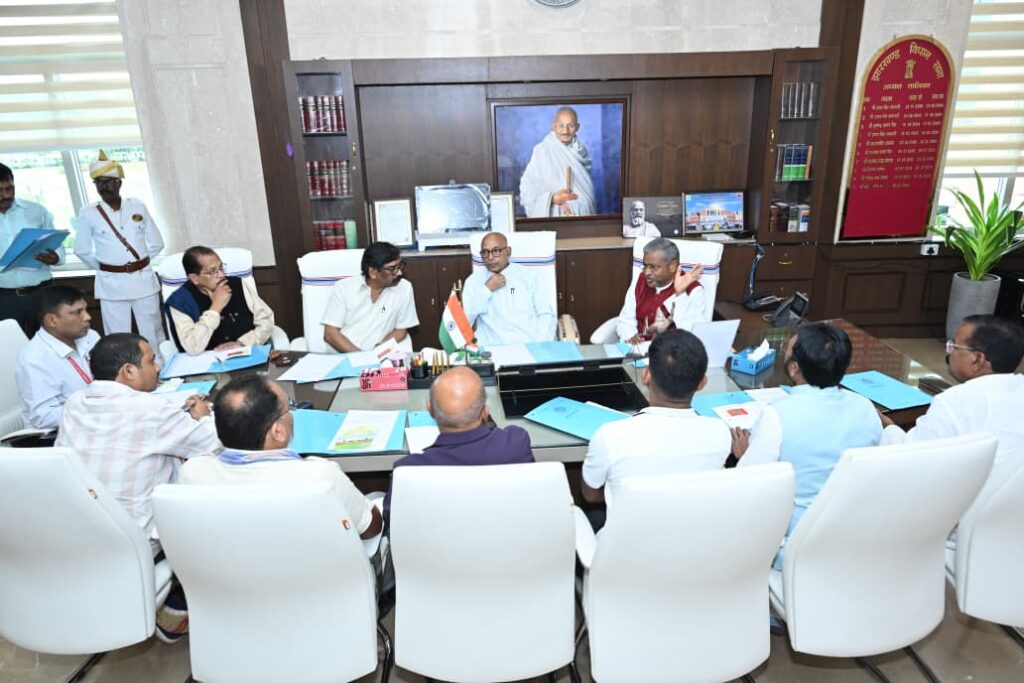 Jharkhand Vidhansabha Monsoon Satra 2026: सर्वदलीय बैठक में बनी सहमति, मुख्यमंत्री हेमन्त सोरेन बोले- लोकतांत्रिक मर्यादाओं के साथ चले सदन 3