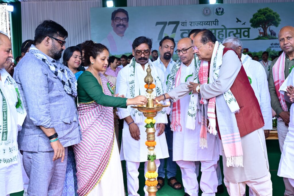 Jharkhand News : झारखंड विधानसभा परिसर में 77वां राज्यव्यापी वन महोत्सव, CM हेमंत सोरेन ने दिया पर्यावरण संरक्षण का संदेश 2