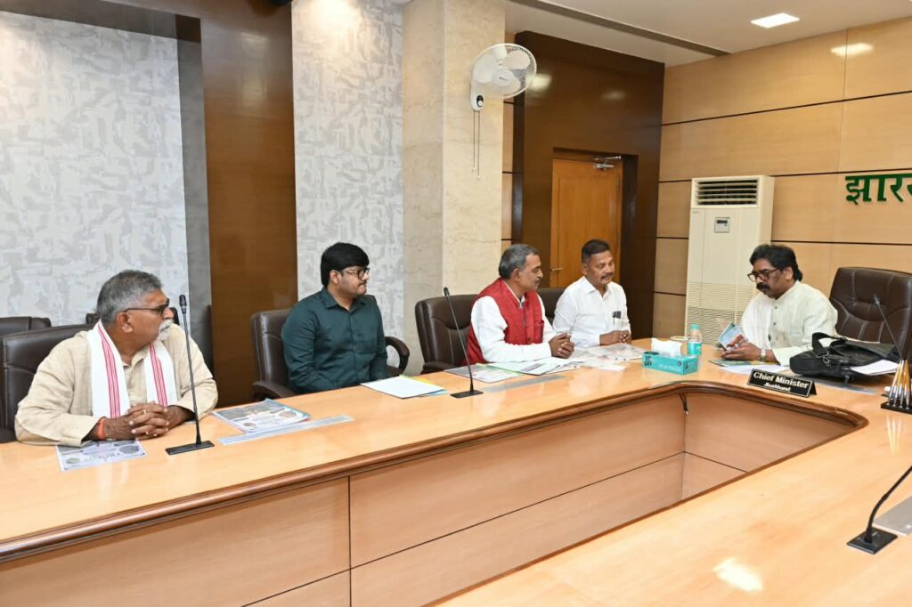 Jharkhand News : मुख्यमंत्री से मिला सरायकेला-खरसावां जिला शतरंज संघ का प्रतिनिधिमंडल, दिसंबर में होगी इंटरनेशनल ग्रैंडमास्टर चैंपियनशिप 2 Jharkhand News : मुख्यमंत्री से मिला सरायकेला-खरसावां जिला शतरंज संघ का प्रतिनिधिमंडल, दिसंबर में होगी इंटरनेशनल ग्रैंडमास्टर चैंपियनशिप 2