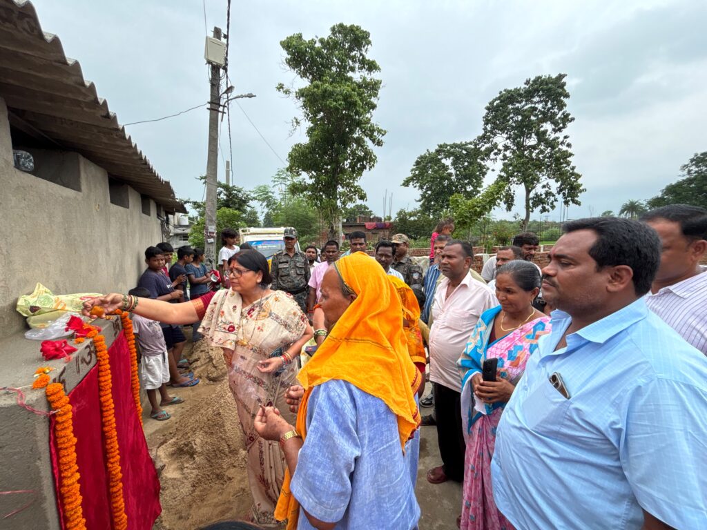 Koderma News : विधायक डॉ. नीरा यादव ने पुरनानगर में पीसीसी पथ निर्माण कार्य का किया शिलान्यास, आवागमन की समस्या होगी दूर 1