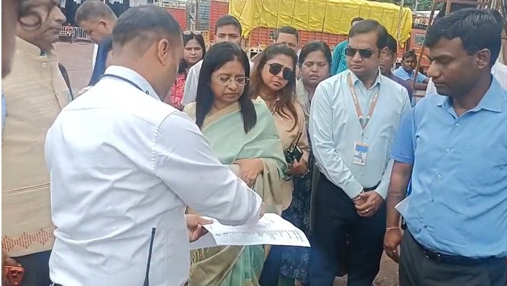 Adivasi Mahotsav 2026 की तैयारियों का जायजा लेने मोराबादी मैदान पहुंचीं वंदना दादेल, अधिकारियों को समयबद्ध और गुणवत्तापूर्ण कार्य के निर्देश 2