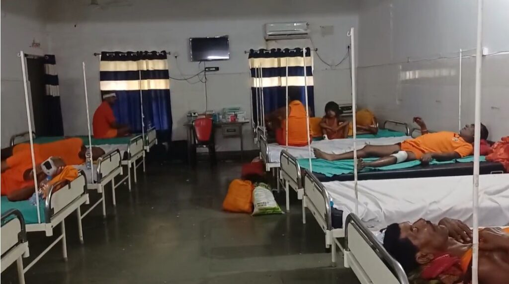 Koderma News : कोडरमा में कांवरियों से भरी बस ट्रक से टकराई, 10 साल के बच्चे की मौत, 15 घायल 1