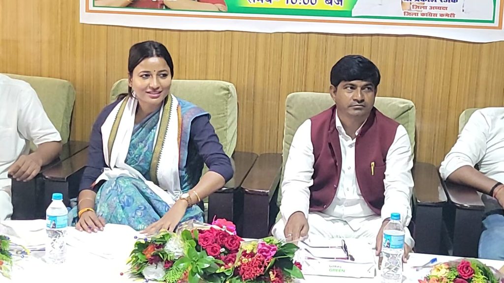 Koderma News : संगठन की मजबूती और जनहित के मुद्दों पर पूरी ताकत से काम करें कार्यकर्ता : अंबा प्रसाद 1 Koderma News : संगठन की मजबूती और जनहित के मुद्दों पर पूरी ताकत से काम करें कार्यकर्ता : अंबा प्रसाद 1