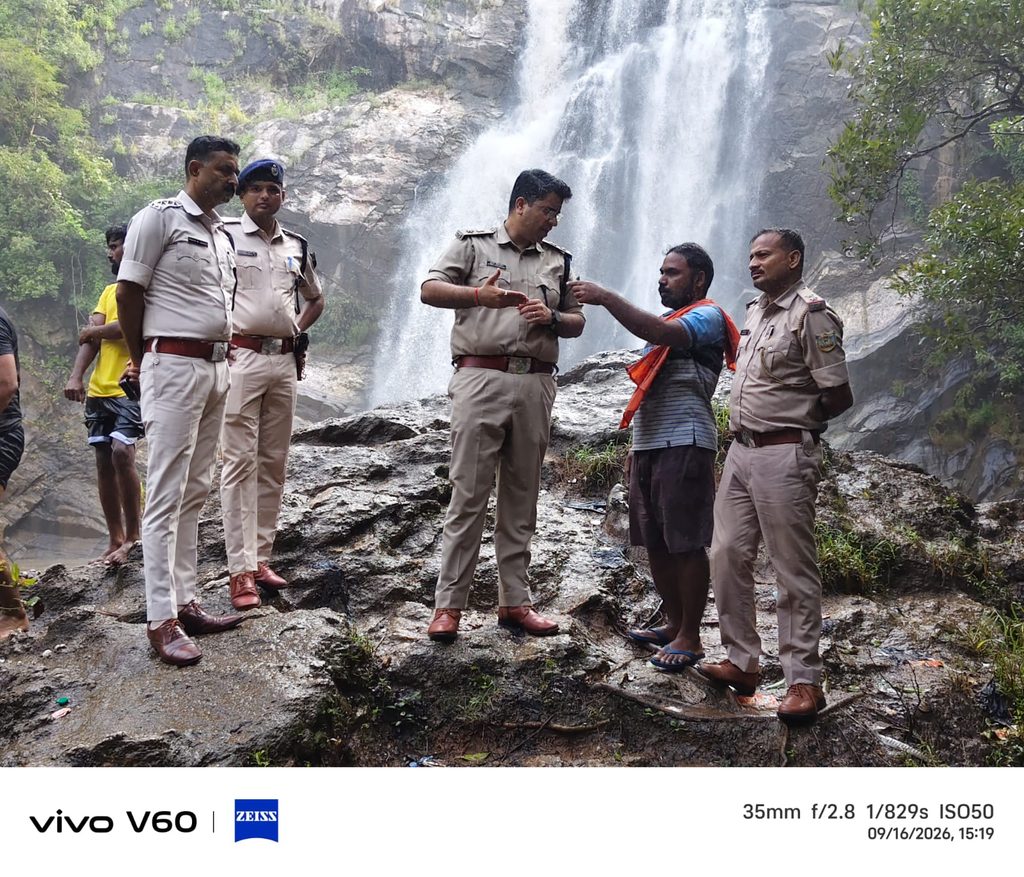 Koderma News : वृंदाहा वॉटरफॉल से लापता छात्र सागर की तलाश तेज, 15 सदस्यीय गोताखोर टीम उतरी 1 Koderma News : वृंदाहा वॉटरफॉल से लापता छात्र सागर की तलाश तेज, 15 सदस्यीय गोताखोर टीम उतरी 1