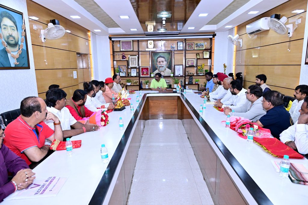 Ranchi News : रांची में दुर्गा पूजा की तैयारियों पर CM हेमंत सोरेन की बैठक, पर्यावरण और नशा मुक्ति पर दिया जोर 2 Ranchi News : रांची में दुर्गा पूजा की तैयारियों पर CM हेमंत सोरेन की बैठक, पर्यावरण और नशा मुक्ति पर दिया जोर 2