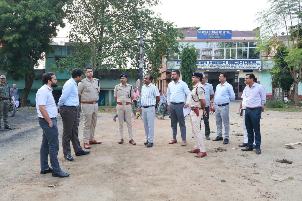 Koderma News : उपायुक्त उत्कर्ष गुप्ता और पुलिस अधीक्षक ने पूजा पंडालों का किया निरीक्षण, सुरक्षा और यातायात व्यवस्था का लिया जायजा 1 Koderma News : उपायुक्त उत्कर्ष गुप्ता और पुलिस अधीक्षक ने पूजा पंडालों का किया निरीक्षण, सुरक्षा और यातायात व्यवस्था का लिया जायजा 1