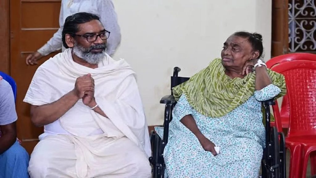Rupi Soren Death : झारखंड के मुख्यमंत्री हेमंत सोरेन की माता एवं दिशोम गुरु शिबू सोरेन की पत्नी रूपी सोरेन का निधन, परिवार में शोक की लहर 1 Rupi Soren Death : झारखंड के मुख्यमंत्री हेमंत सोरेन की माता एवं दिशोम गुरु शिबू सोरेन की पत्नी रूपी सोरेन का निधन, परिवार में शोक की लहर 1