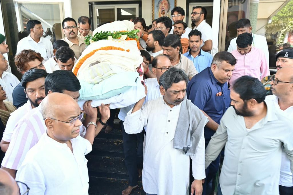 Jharkhand News : मुख्यमंत्री हेमंत सोरेन की माता रूपी सोरेन को राज्यपाल समेत कई नेताओं ने दी श्रद्धांजलि 2