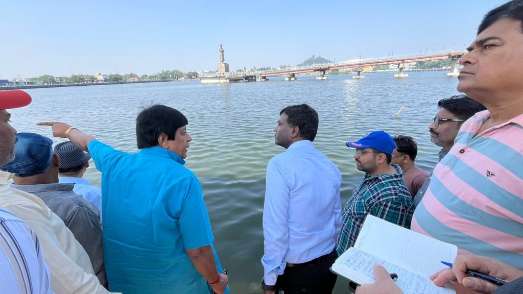 Ranchi News : रांची में छठ महापर्व की तैयारी तेज, डीसी मंजूनाथ भजन्त्री ने छह प्रमुख घाटों का किया निरीक्षण 1 Ranchi News : रांची में छठ महापर्व की तैयारी तेज, डीसी मंजूनाथ भजन्त्री ने छह प्रमुख घाटों का किया निरीक्षण 1