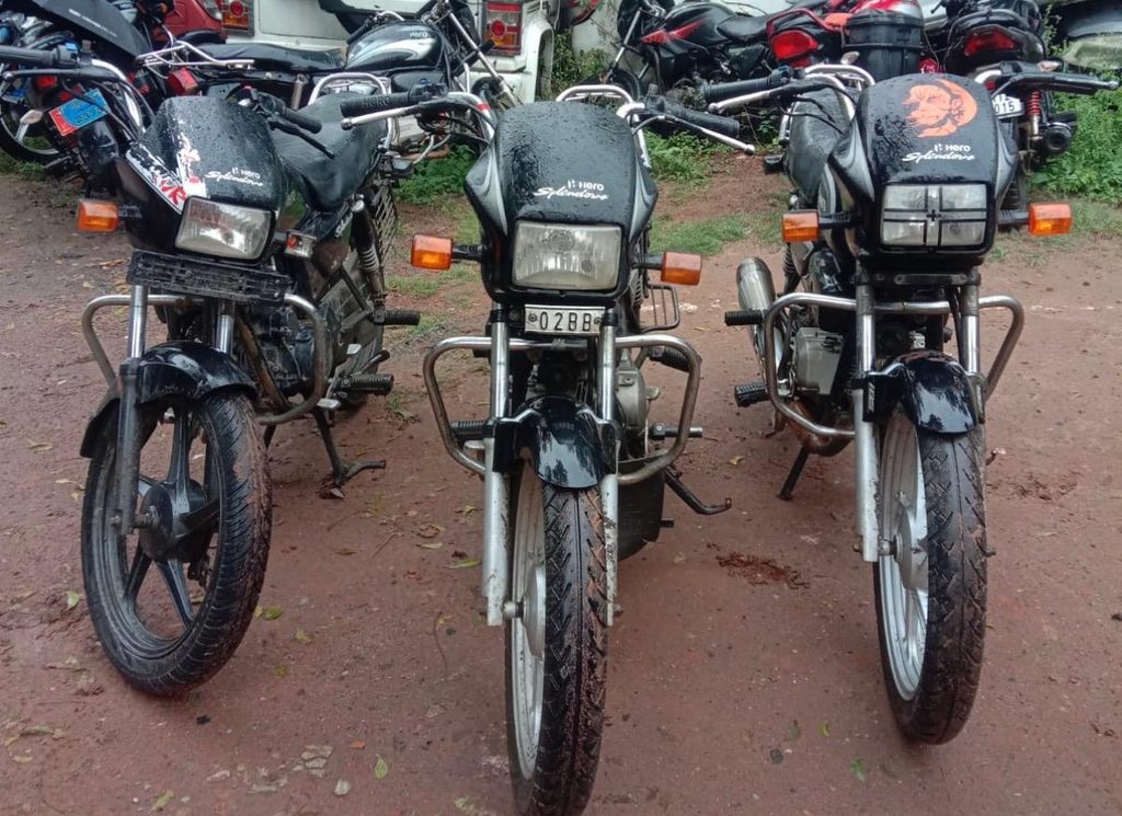 Koderma News : कोडरमा में बाइक चोरी के मामले में तीन आरोपी गिरफ्तार, तीन स्प्लेंडर मोटरसाइकिल बरामद 1