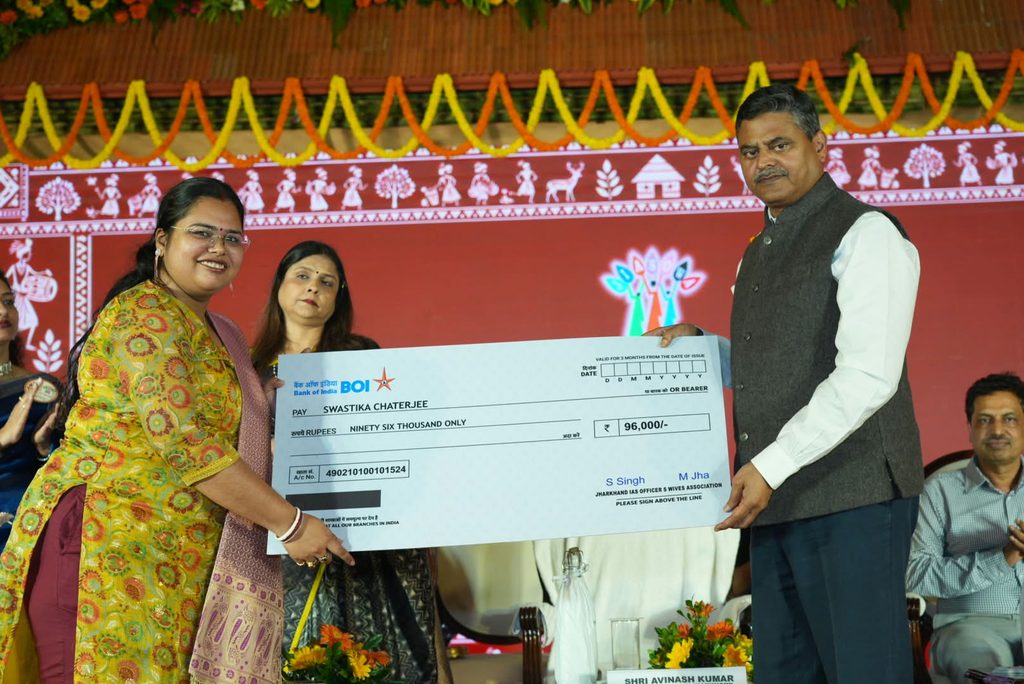 Ranchi News : जेसोवा दीपावली मेला, मुख्य सचिव अविनाश कुमार ने किया उद्घाटन, शिक्षा और कला के लिए लाखों रुपये की सहायता 1 Ranchi News : जेसोवा दीपावली मेला, मुख्य सचिव अविनाश कुमार ने किया उद्घाटन, शिक्षा और कला के लिए लाखों रुपये की सहायता 1