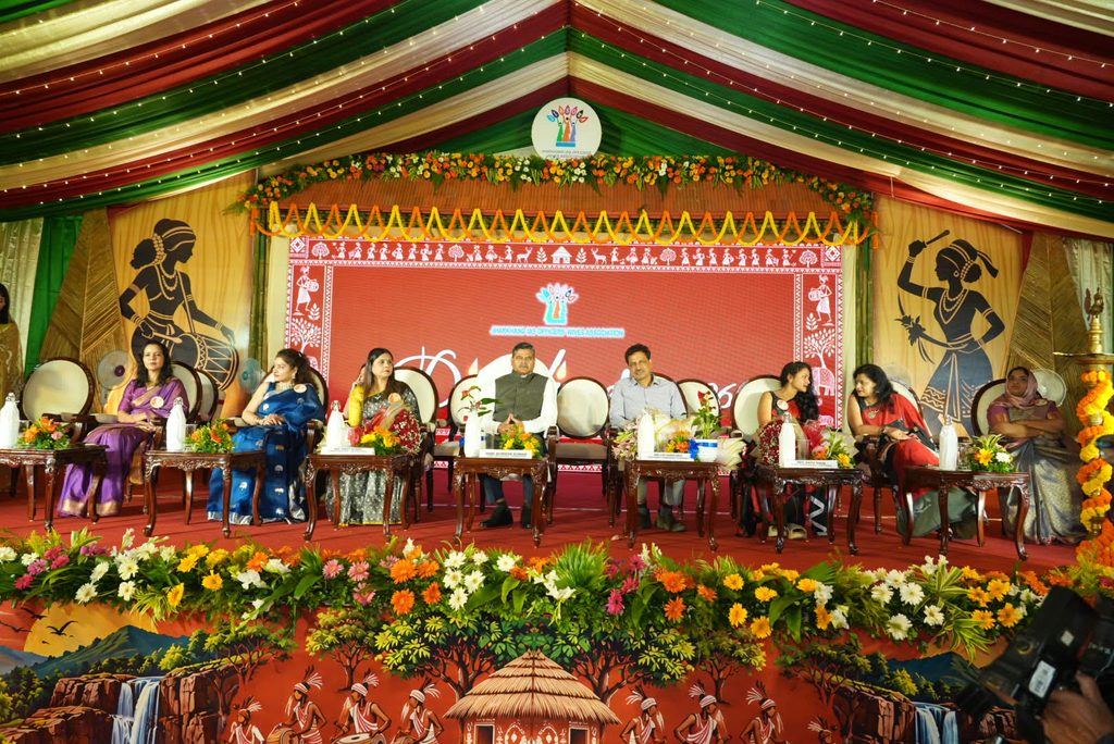 Ranchi News : जेसोवा दीपावली मेला, मुख्य सचिव अविनाश कुमार ने किया उद्घाटन, शिक्षा और कला के लिए लाखों रुपये की सहायता 3 Ranchi News : जेसोवा दीपावली मेला, मुख्य सचिव अविनाश कुमार ने किया उद्घाटन, शिक्षा और कला के लिए लाखों रुपये की सहायता 3