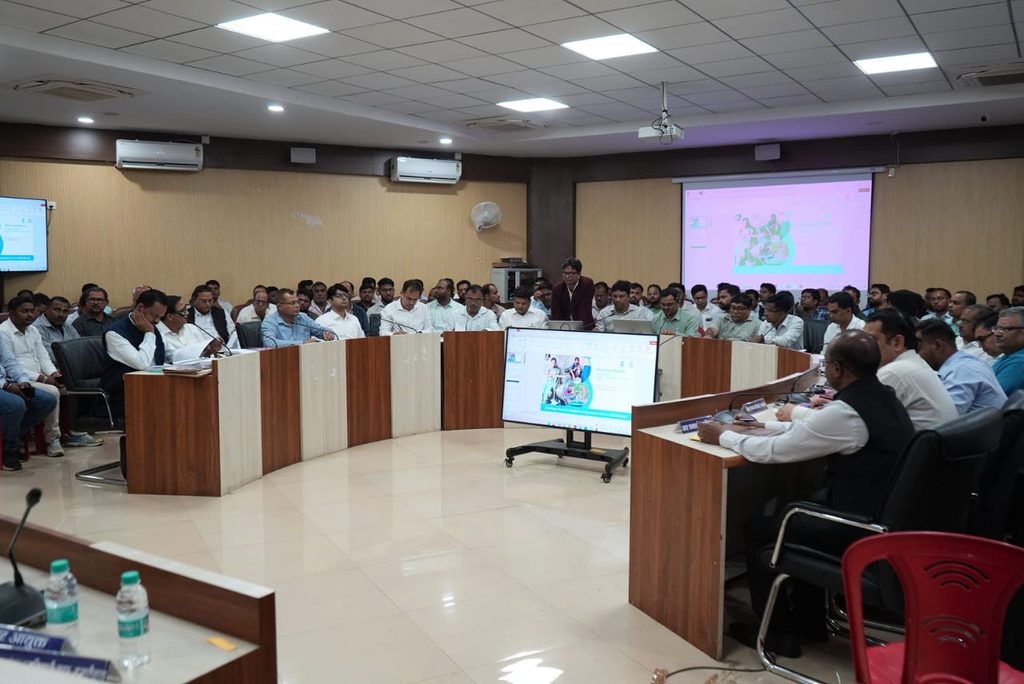 Hazaribagh News : जल जीवन मिशन की योजनाओं में देरी पर मंत्री योगेंद्र प्रसाद सख्त, संवेदकों और अधिकारियों की तय होगी जवाबदेही 1 Hazaribagh News : जल जीवन मिशन की योजनाओं में देरी पर मंत्री योगेंद्र प्रसाद सख्त, संवेदकों और अधिकारियों की तय होगी जवाबदेही 1