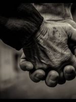 34434123-detail-of-an-old-couple-holding-their-hands