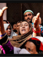 मेरठ में मारे गए मोहसिन की बहन शाहीन ने बताया कि उनका भाई सामान लेने गया था, लेकिन लौटकर नहीं आया।