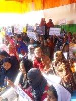 धरने पर बैठी झारखण्ड की महिलाएं CAA का विरोध करती हुई