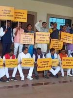 bjp_mla_protests_out_side_jharkhand_assembly_1583129951