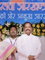Sahibganj: Prime Minister Narendra Modi, along with Jharkhand Chief Minister Raghubar Das and Jharkhand Governor Draupadi Murmu, at the inauguration ceremony of a multi-modal terminal on the Ganga in Sahibganj, Jharkhand on Thursday. PTI Photo
(PTI4_6_2017_000147A)