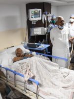 nitish kumar meet lalu yadav in hospital